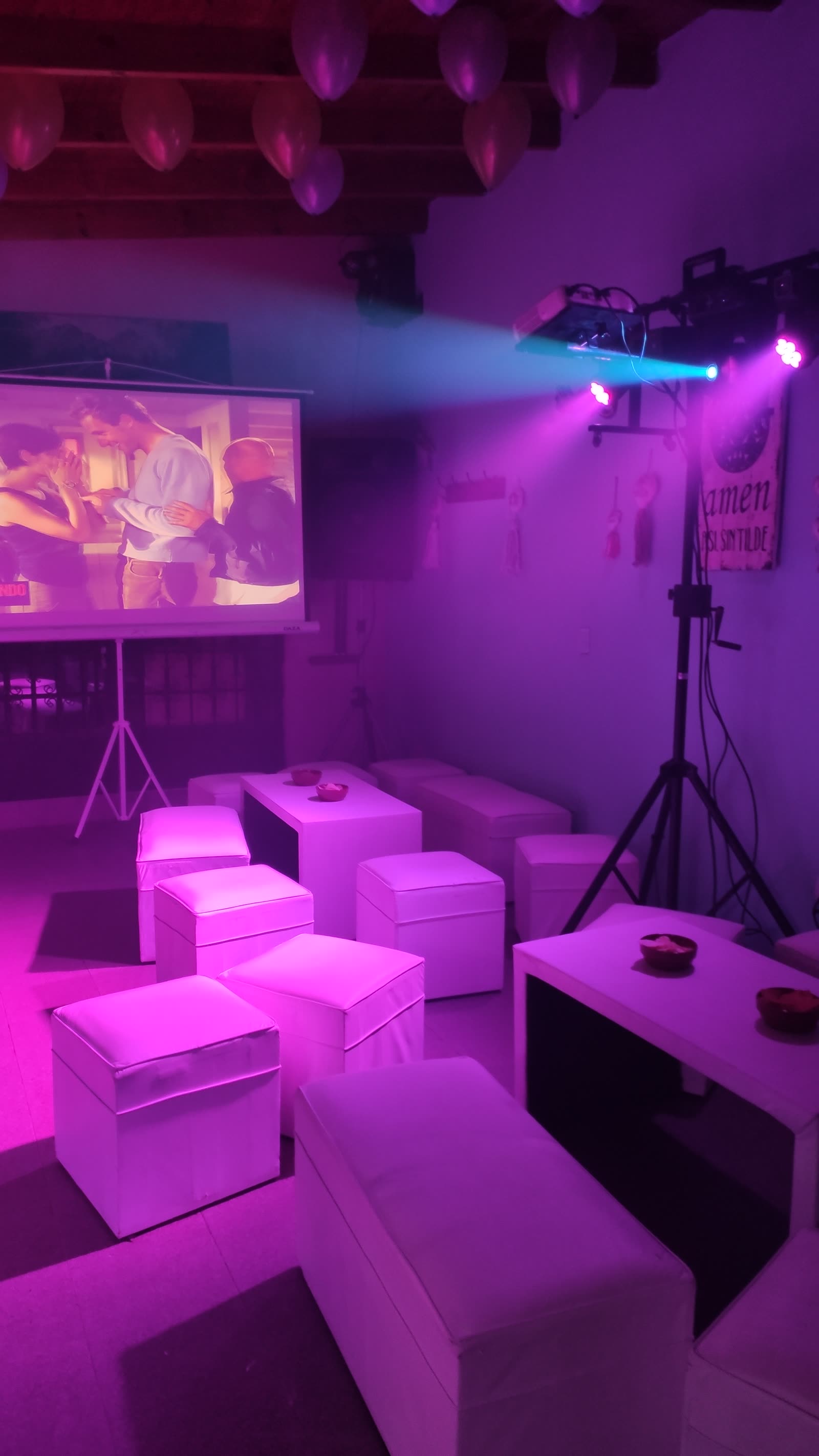Armado de equipamiento Karaokeando en salón de fiestas